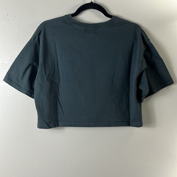 Urban Nation Grey graphic print crop top women’s size L - Picture 2 of 8